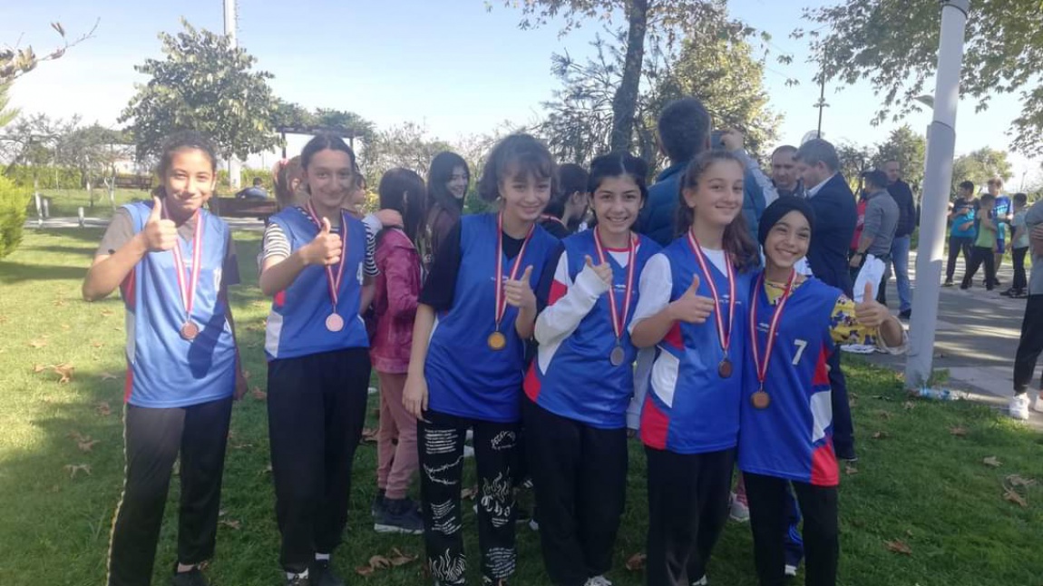 Cumhuriyet Bayramı Kapsamındaki Atletizm Yarışmalarında Öğrencilerimizin Başarıları